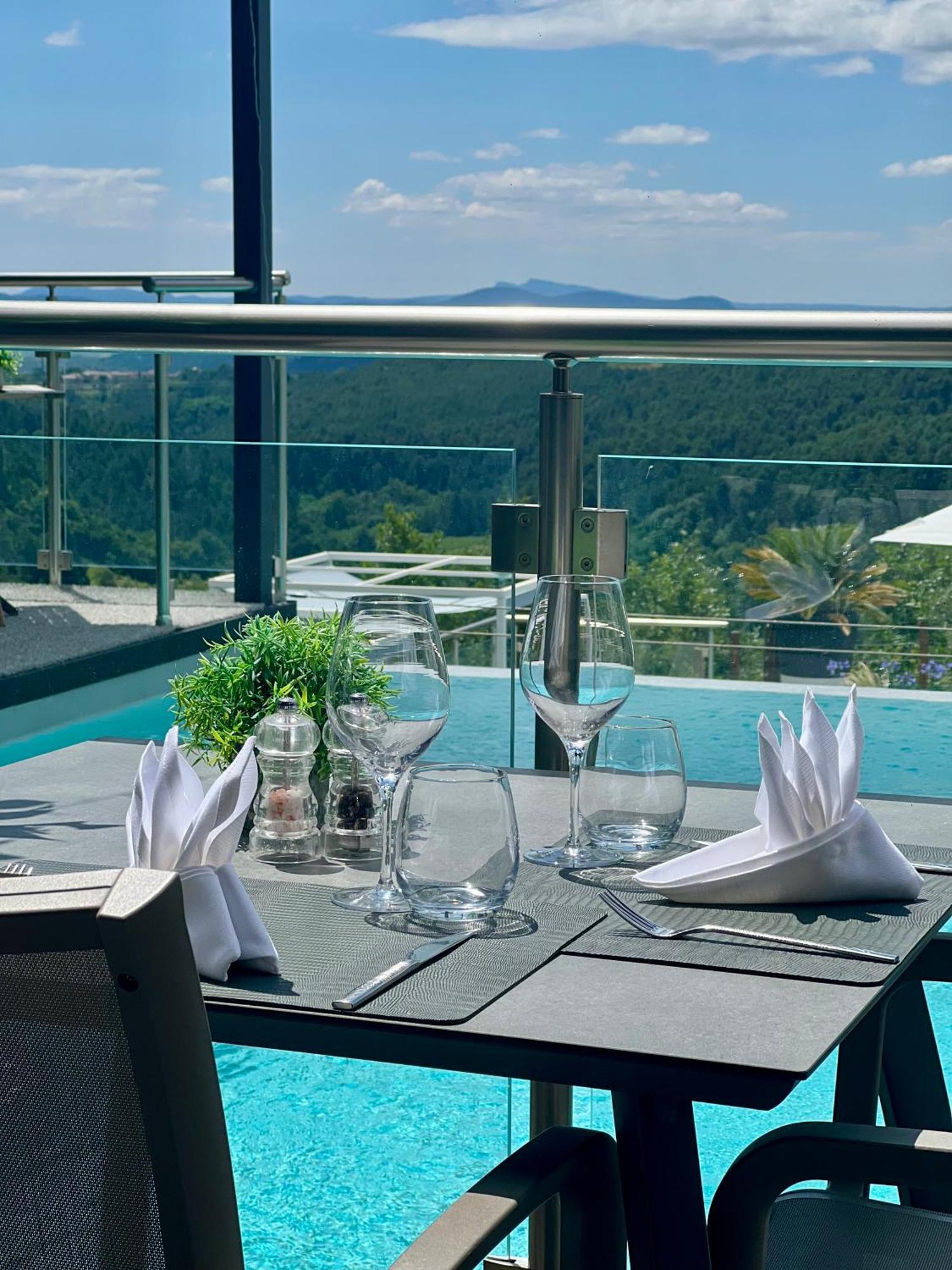 Faugeres  Domaine De Chalveches Hotel Spa 4* מראה חיצוני תמונה